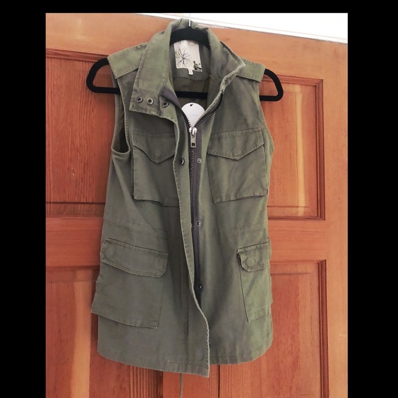 En Creme Jackets & Blazers - NWT: womens army green vest